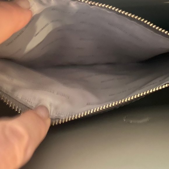 Michael Kors Tan Shoulder Bag - Picture 5 of 11